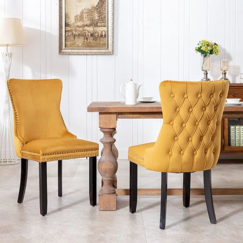 Sedia da pranzo con schienale ad ala in velluto oro/nero/beige/grigio con finiture borchiate, set da 2