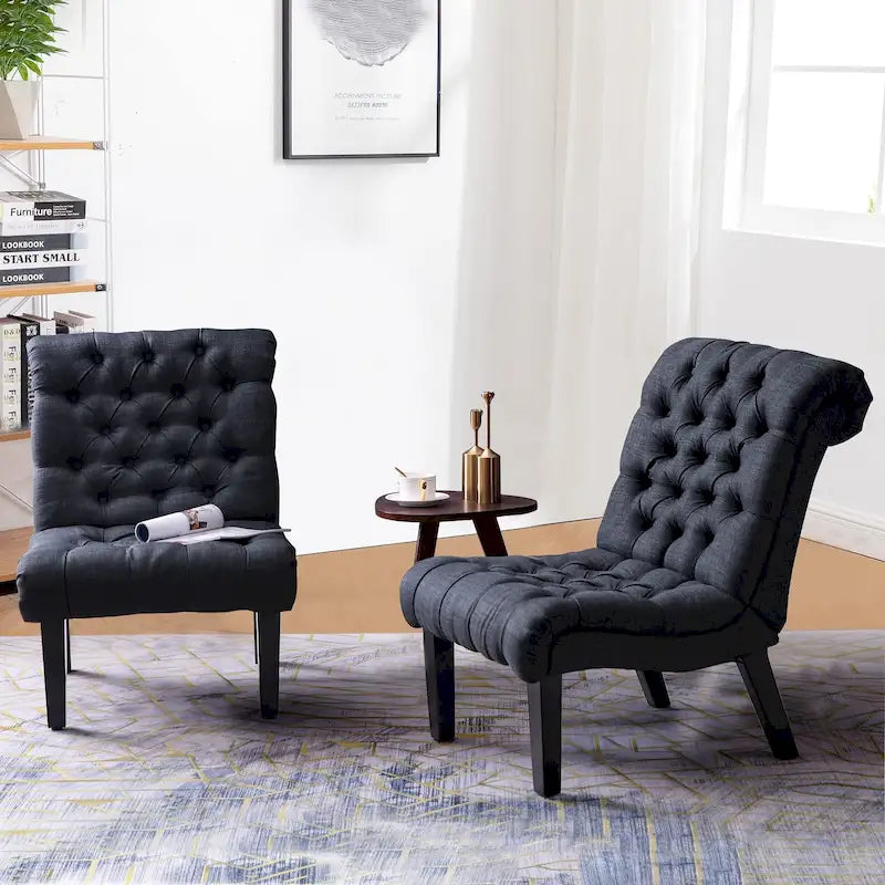 Gestoffeerde loungefauteuil met knopen, houten poten en linnen bekleding