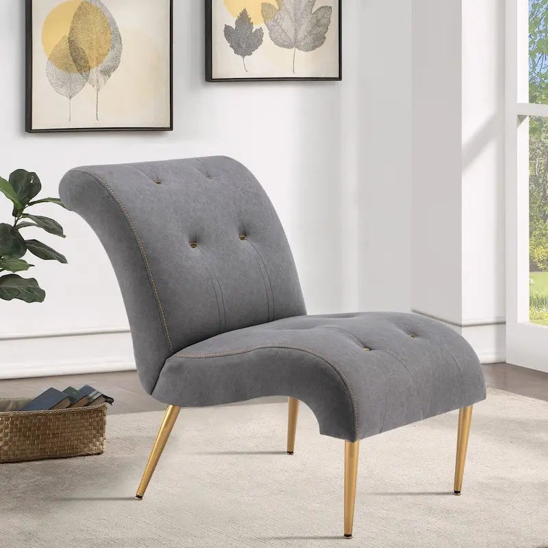 Gestoffeerde loungefauteuil met knopen, houten poten en linnen bekleding
