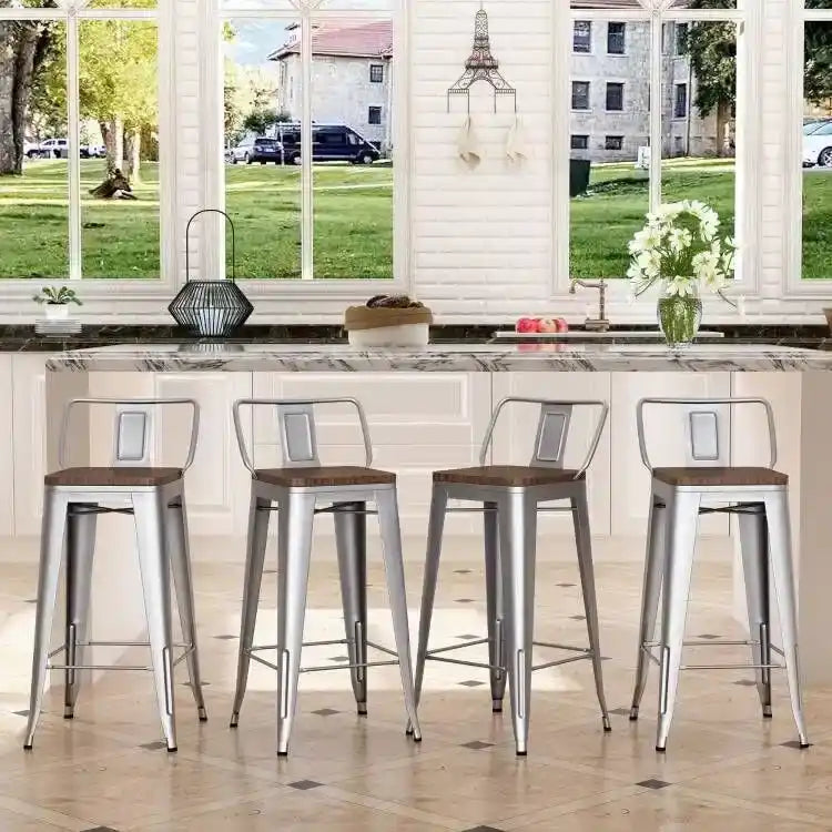 Sgabelli da Bar in Metallo Argento con Seduta in Legno, Stile Industriale, Set da 4, Altezza Bancone 23-28 pollici.
