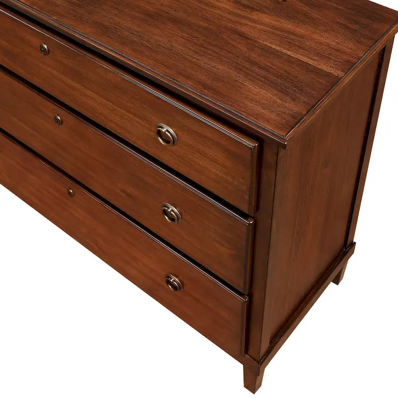 Klassische Holzkommode mit 3 Schubladen zur Aufbewahrung im Schlafzimmer