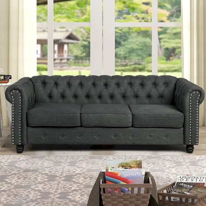 Linnen Chesterfield-bank met knopen, spijkerkopdetails en poten van massief hout voor de woonkamer
