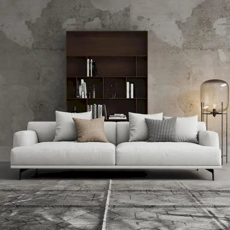 Gerades Stoffsofa mit eckigen Armlehnen in Beige