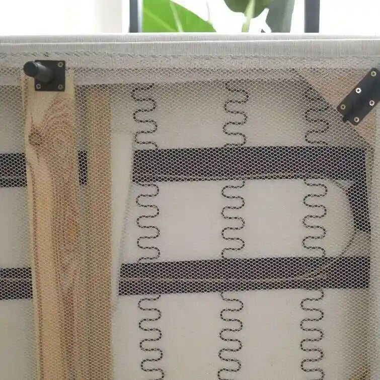 Divano dritto in tessuto beige con braccioli squadrati